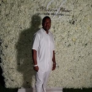 Meet your Posher, Lawrence